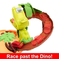 Писта Mattel Cars Dino Playground, с една кола Lightning McQueen