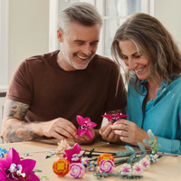 LEGO® Botanicals Букет с розови цветя 10342