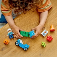 LEGO® DUPLO® Town Син полицейски мотоциклет 10471