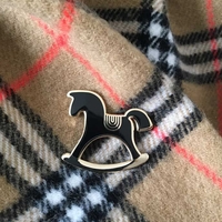 Емайлирана брошка за дрехи и аксесоари - Конче