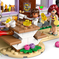 LEGO® Friends Пчеларска къща и цветна градина 42669