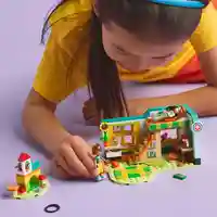 LEGO® Friends Стаята на Отъм 42646