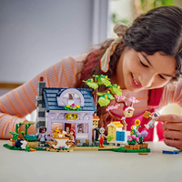 LEGO® Friends Пчеларска къща и цветна градина 42669