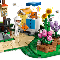 LEGO® Friends Пчеларска къща и цветна градина 42669