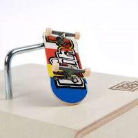 Игрален комплект Spin Master Tech Deck Real Wood, Рампа Shred Pyramid & фингърборд Blind