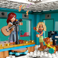 LEGO® Friends Обществен център Хартлейк Сити 41748