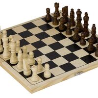 Мини детски шах Goki в шперплатова кутия