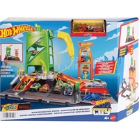 Игрален комплект Mattel Hot Wheels Бензиностанция със зарядни станции и количка