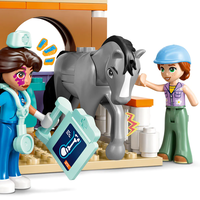 LEGO® Friends Ветеринарна клиника за коне и домашни любимци 42651