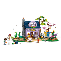 LEGO® Friends Пчеларска къща и цветна градина 42669