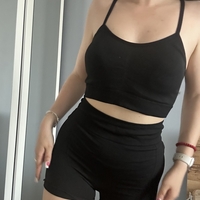 Черен спортен комплект с бюстие и къси панталонки 🖤