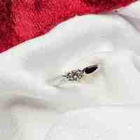 Златен пръстен от бяло злато с ДиамантНежен Обет