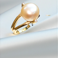 Златен пръстен с перла
