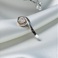 Златен пръстен от бяло злато с цирконий