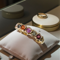 Златен пръстен със цветни сапфири