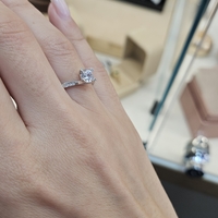 Златен пръстен от бяло злато с циркони