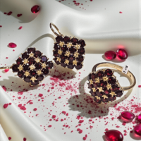 Златни обеци с Гранати