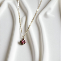 Дамско колие с цветен сапфир