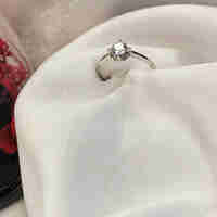 Златен пръстен от бяло злато и циркони