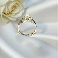 Златен пръстен с циркони