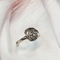 Златен пръстен от бяло злато Роза