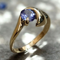 Златен пръстен с танзанит