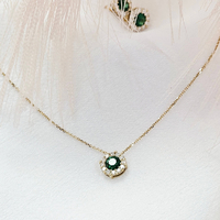 Дамски комплект със зелени и бели циркони