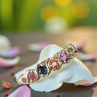 Златен пръстен със цветни сапфири