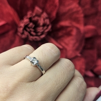 Златен пръстен с диамант тип годежен