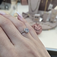 Златен пръстен от бяло злато с циркони