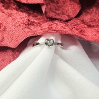 Златен пръстен с диамант тип годежен