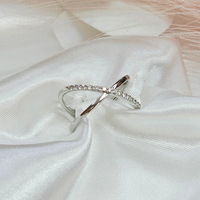 Златен пръстен от бяло злато Преплетени Халки