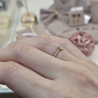 Златен пръстен от жълто злато с циркони