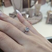 Златен пръстен от бяло злато с циркони