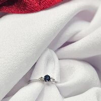 Пръстен от бяло злато 18К с диаманти и сапфир