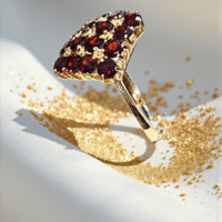 Златен пръстен с Гранати