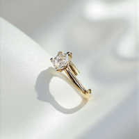 Годежен златен пръстен с диамант