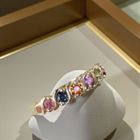 Златен пръстен със цветни сапфири