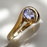Златен пръстен с танзанит