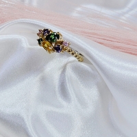 Златен пръстен от жълто злато с цветни циркони