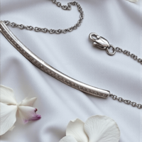 Златна гривна от бяло злато и диаманти