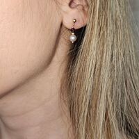 Златни обеци с естесвена перла и гранат Gumon