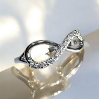 Златен пръстен от бяло злато с циркони