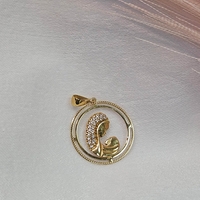 Богородица от жълто злато с циркони