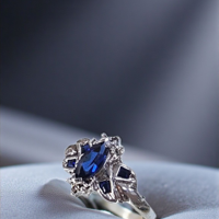 Златен пръстен със сапфири и брилянти