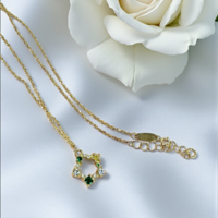 Златно колие със зелени и бели циркони
