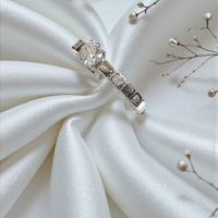 Златен пръстен от бяло злато с циркони 