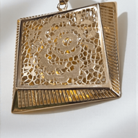 Златен медальон 