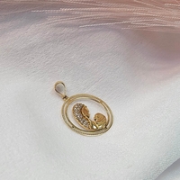 Богородица от жълто злато с циркони