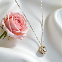 Златно колие от 18К жълто злато с централен диамант и обков от диаманти I Gioielli del Sole